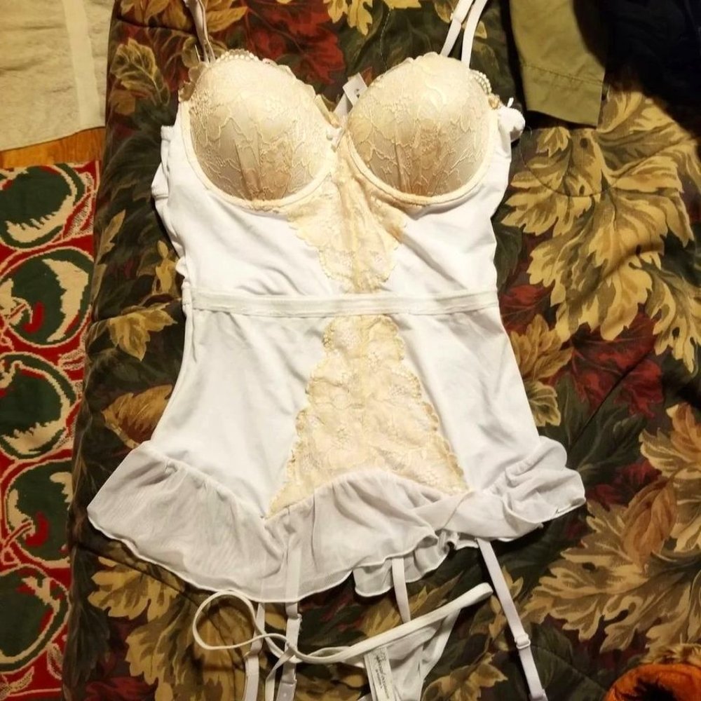 NWT Special Occasional bridal lingerie set S